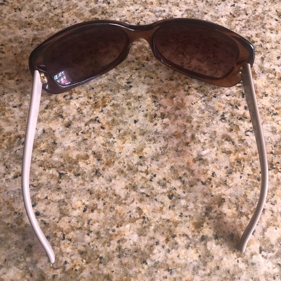 Gucci sunglasses for women - Picture 2 of 5